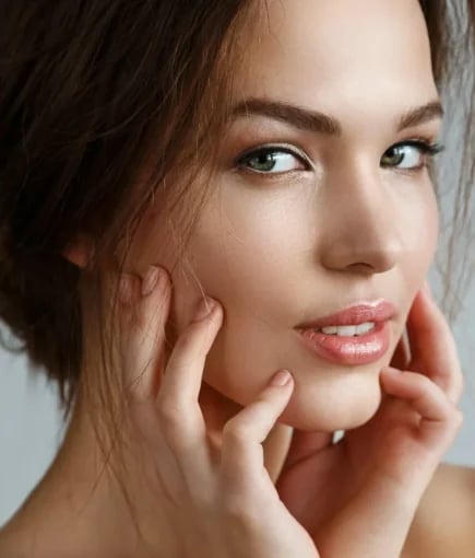 Clear, even-toned, radiant skin — the tone and texture Broad Spectrum Light improves